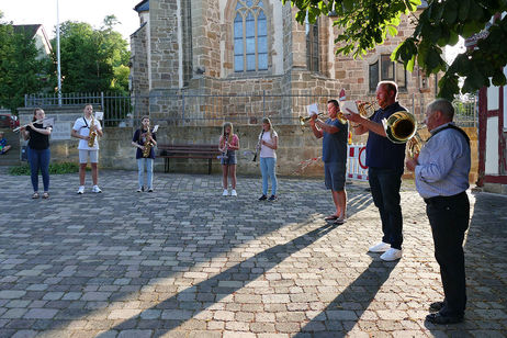 Traditionelles Kirchturmblasen der Naumburger Stadtkapelle mit ihrem Jugendorchester